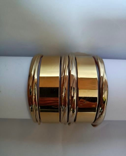 GOLDEN BANGLES